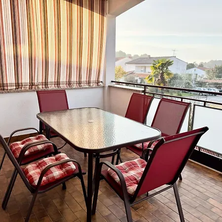 Apartment Nives *