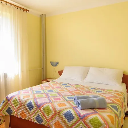 Nives Apartament *